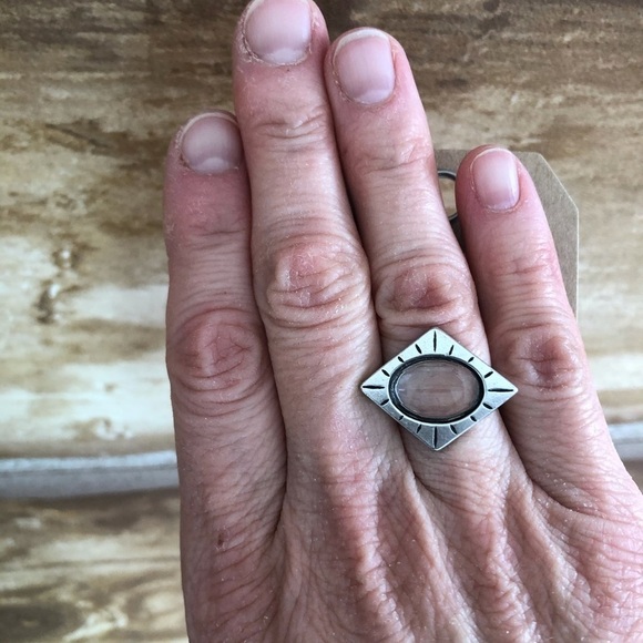 American Eagle Outfitters 𝅺aeo etched oval crystal edgy silver ring - Picture 5 of 5